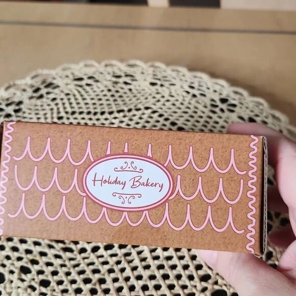 Gingerbread houses salt and pepper shakers - Picture 2 of 4